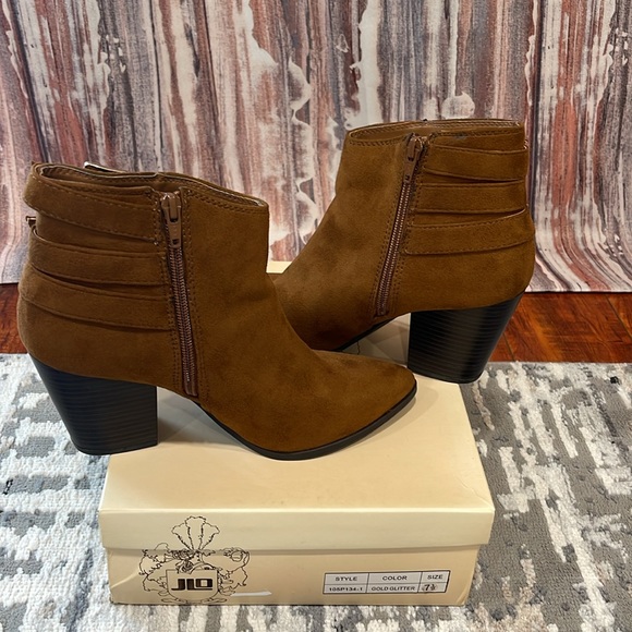 JENNIFER LOPEZ COGNAC Womens
Brown Fashion/Casual High Heels Dress
Boots - Picture 3 of 6